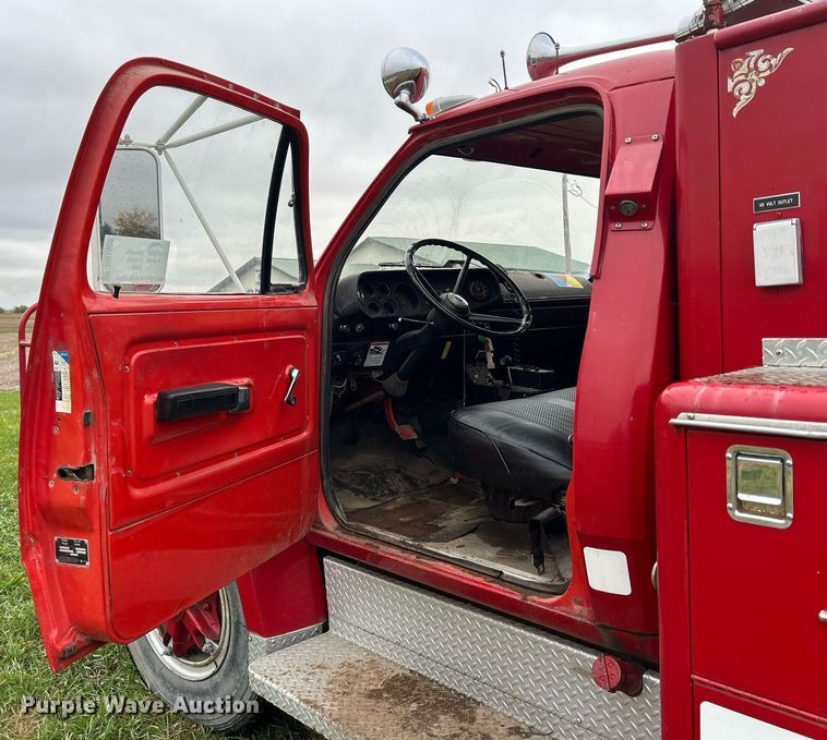 image for item DQ1020 1975 Dodge D800  pumper fire truck