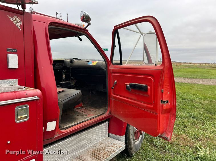 image for item DQ1020 1975 Dodge D800  pumper fire truck