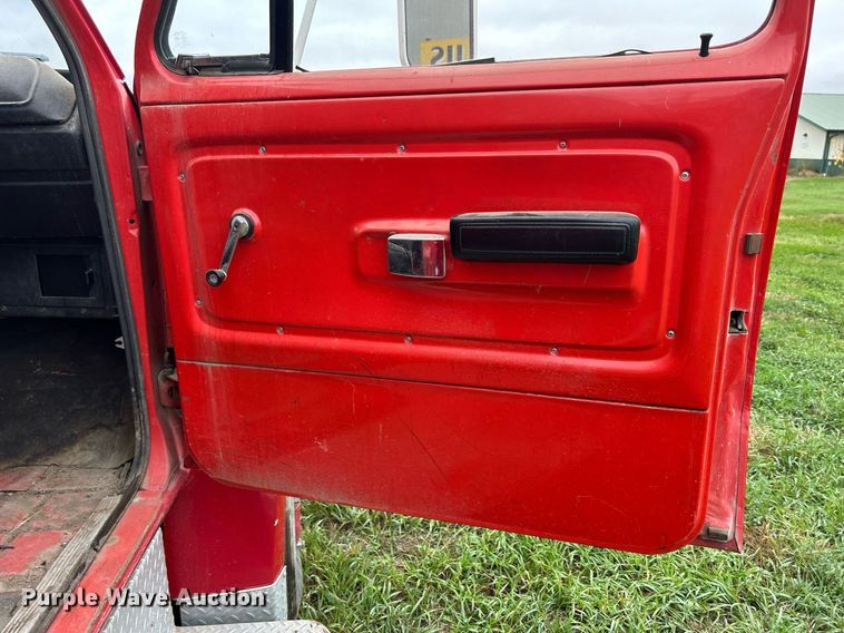 image for item DQ1020 1975 Dodge D800  pumper fire truck