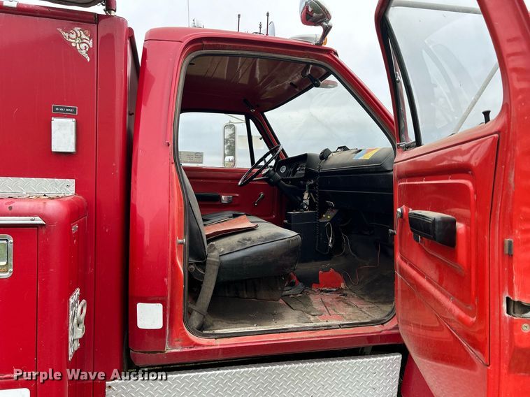 image for item DQ1020 1975 Dodge D800  pumper fire truck