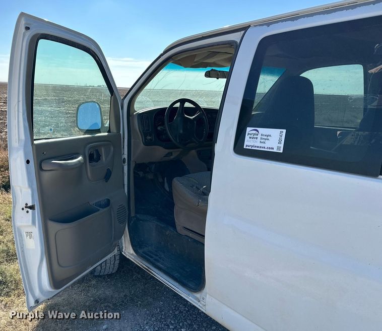 image for item DQ1470 1998 Chevrolet Express 3500  van