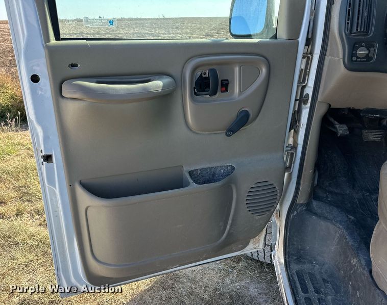 image for item DQ1470 1998 Chevrolet Express 3500  van