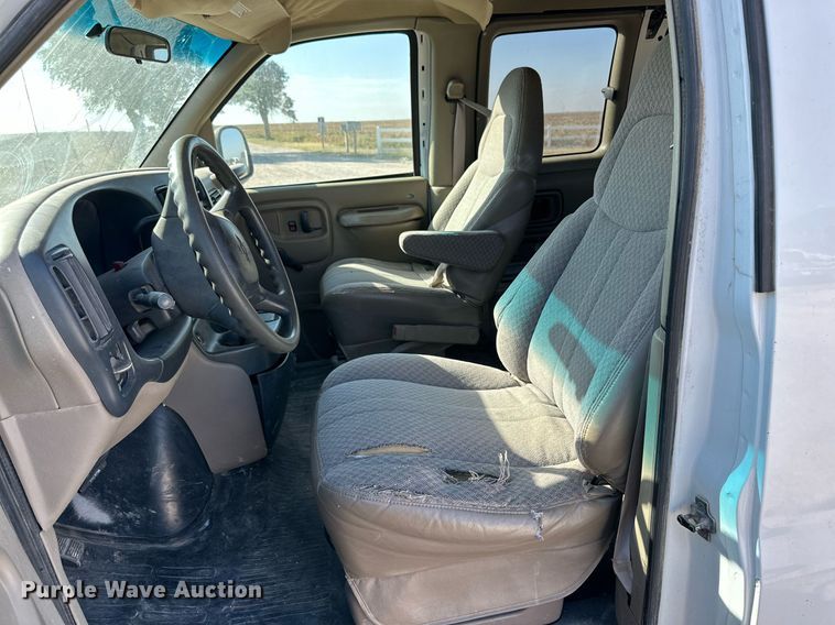 image for item DQ1470 1998 Chevrolet Express 3500  van