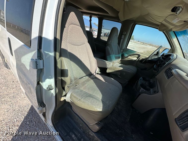 image for item DQ1470 1998 Chevrolet Express 3500  van