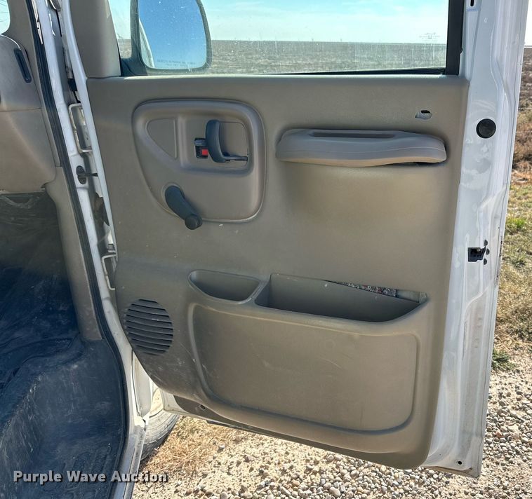 image for item DQ1470 1998 Chevrolet Express 3500  van