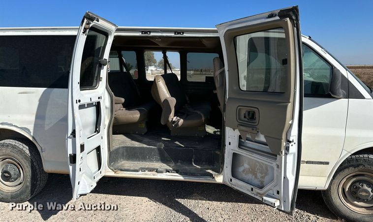 image for item DQ1470 1998 Chevrolet Express 3500  van