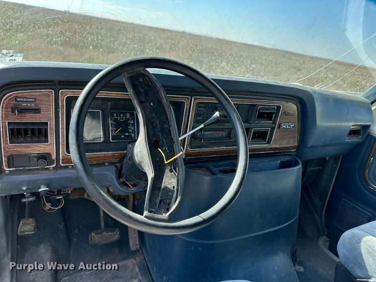 image for item DQ1471 1988 Ford Econoline  van