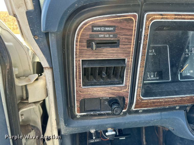 image for item DQ1471 1988 Ford Econoline  van