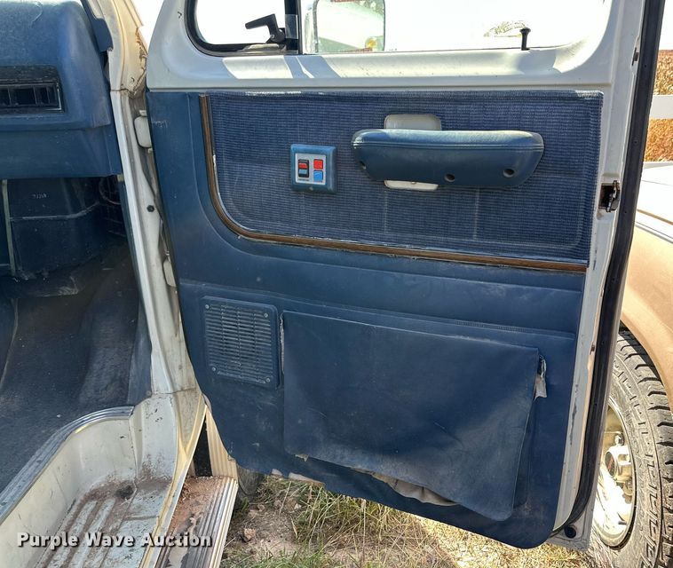 image for item DQ1471 1988 Ford Econoline  van