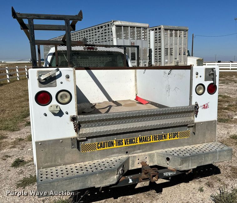 2001 Ford F250 Super Duty utility bed pickup truck in Pampa , TX Item