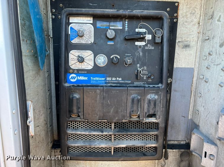 image for item DQ2233 2015 Ford F450 Super Duty  utility / service truck