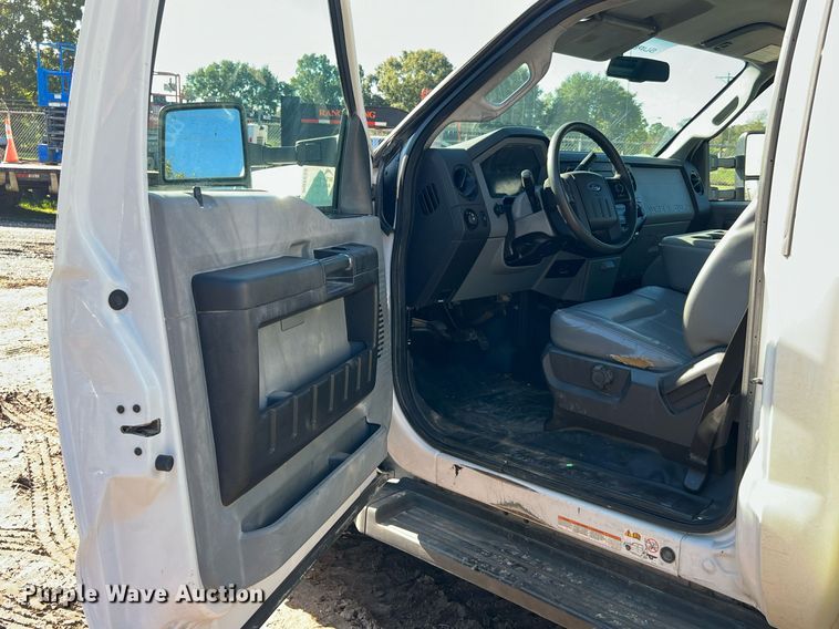 image for item DQ2233 2015 Ford F450 Super Duty  utility / service truck