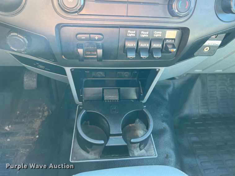 image for item DQ2233 2015 Ford F450 Super Duty  utility / service truck