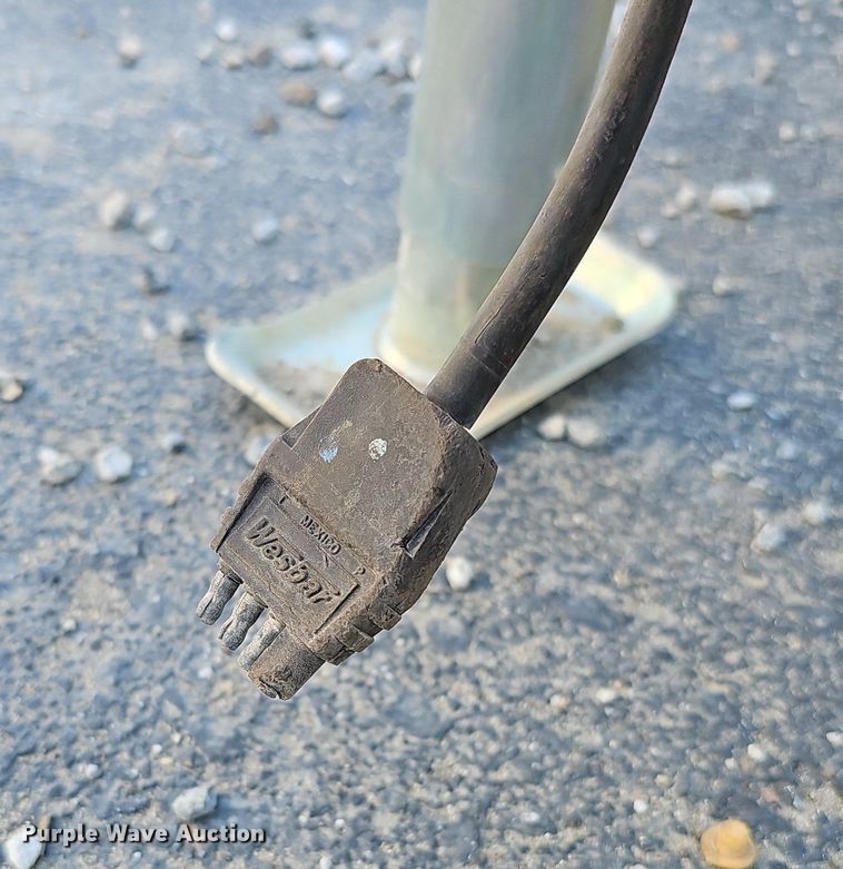 image for item DS5683 2018 Sullair 185D DPQ KU4F  air compressor