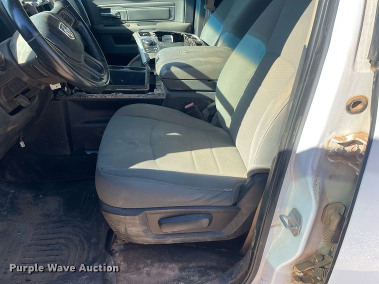 image for item GG9800 2014 Dodge Ram 1500  Crew Cab pickup truck