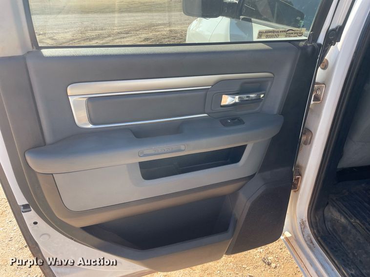 image for item GG9800 2014 Dodge Ram 1500  Crew Cab pickup truck