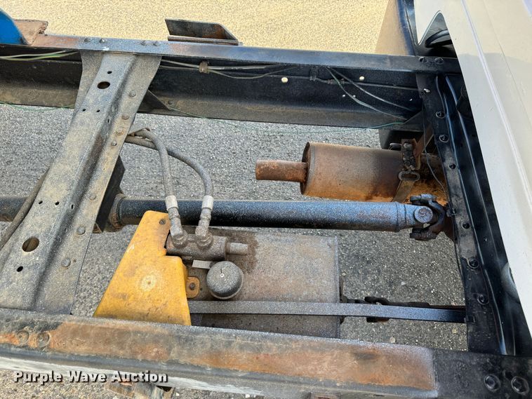 image for item GQ9220 1984 GMC C6000  dump flatbed truck