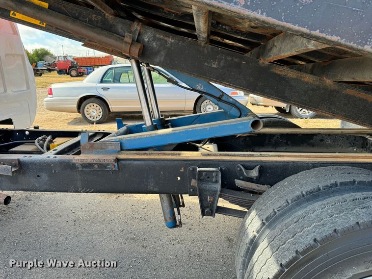 image for item GQ9220 1984 GMC C6000  dump flatbed truck