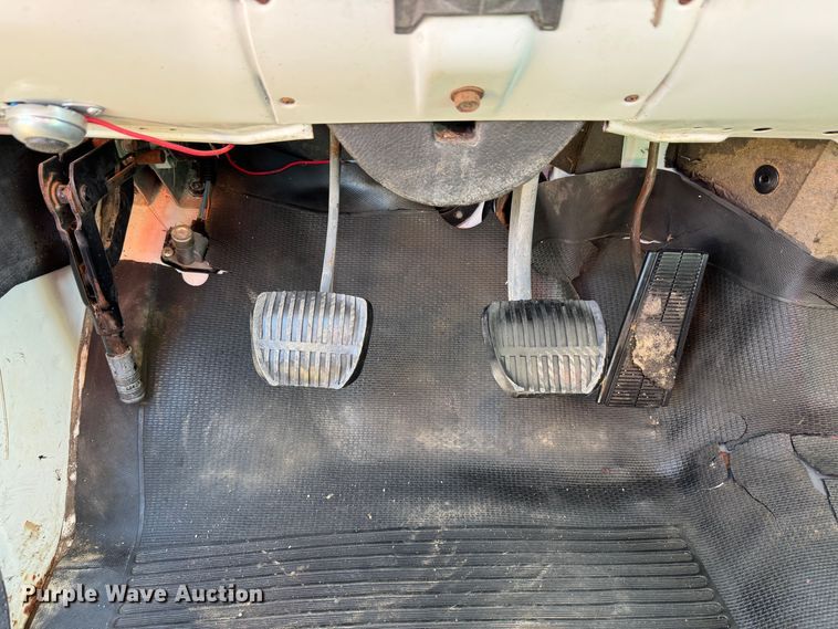 image for item GQ9220 1984 GMC C6000  dump flatbed truck