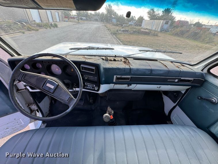 image for item GQ9220 1984 GMC C6000  dump flatbed truck