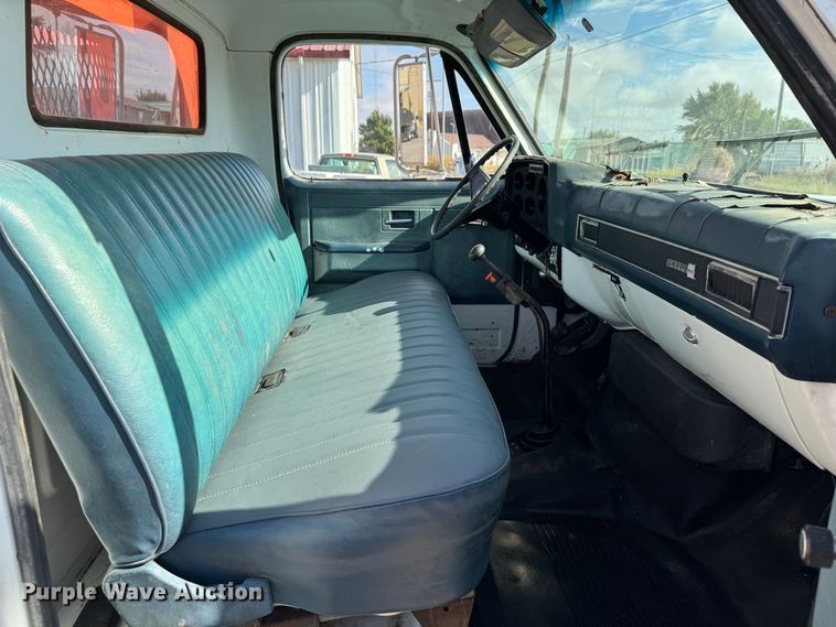 image for item GQ9220 1984 GMC C6000  dump flatbed truck