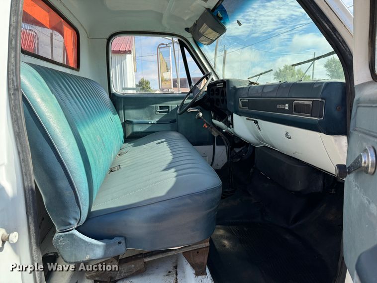 image for item GQ9220 1984 GMC C6000  dump flatbed truck