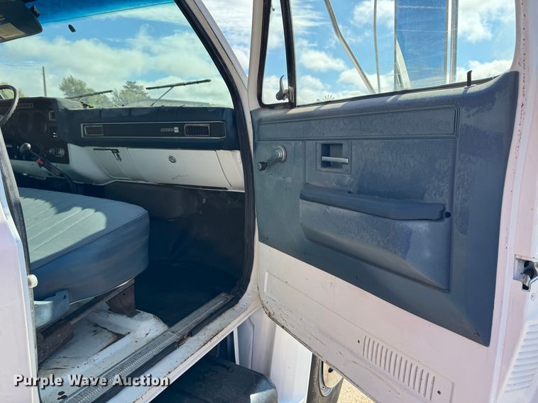 image for item GQ9220 1984 GMC C6000  dump flatbed truck