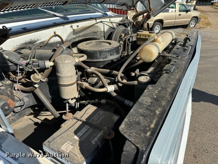 image for item GQ9220 1984 GMC C6000  dump flatbed truck