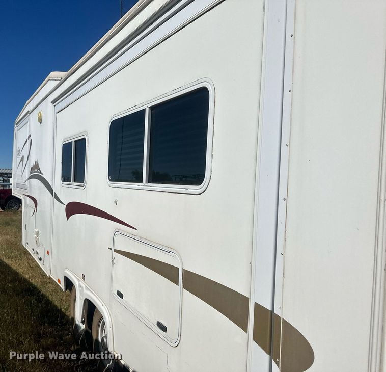 image for item IU9033 2007 Peterson Industries Excel  camper