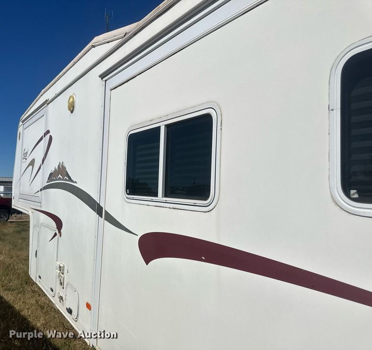 image for item IU9033 2007 Peterson Industries Excel  camper