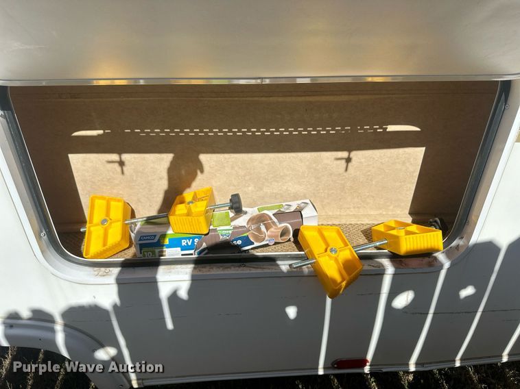 image for item IU9033 2007 Peterson Industries Excel  camper