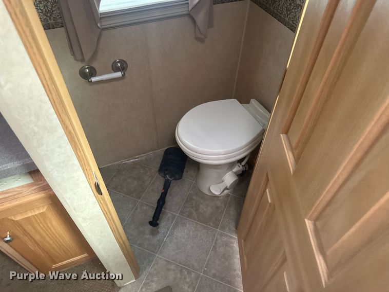 image for item IU9033 2007 Peterson Industries Excel  camper