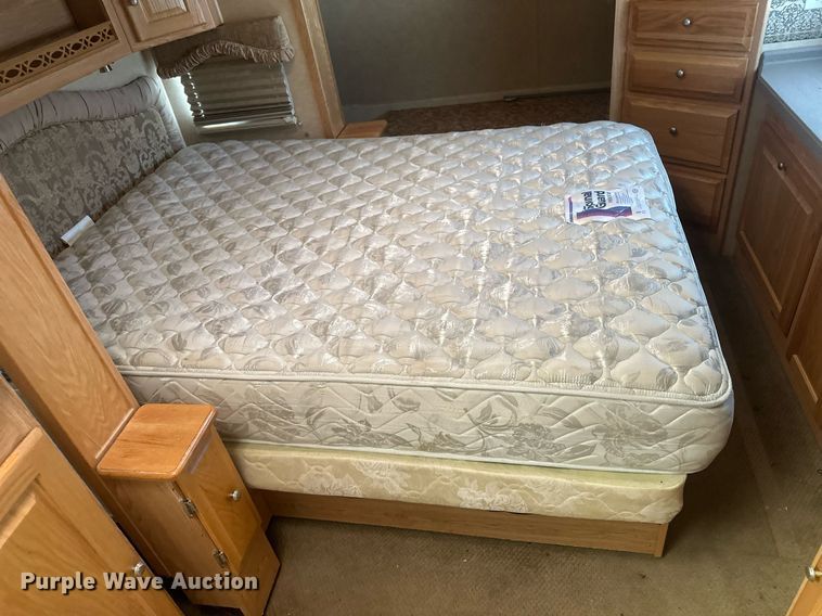 image for item IU9033 2007 Peterson Industries Excel  camper