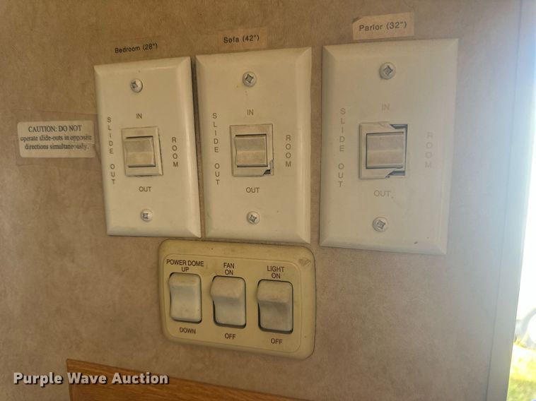 image for item IU9033 2007 Peterson Industries Excel  camper