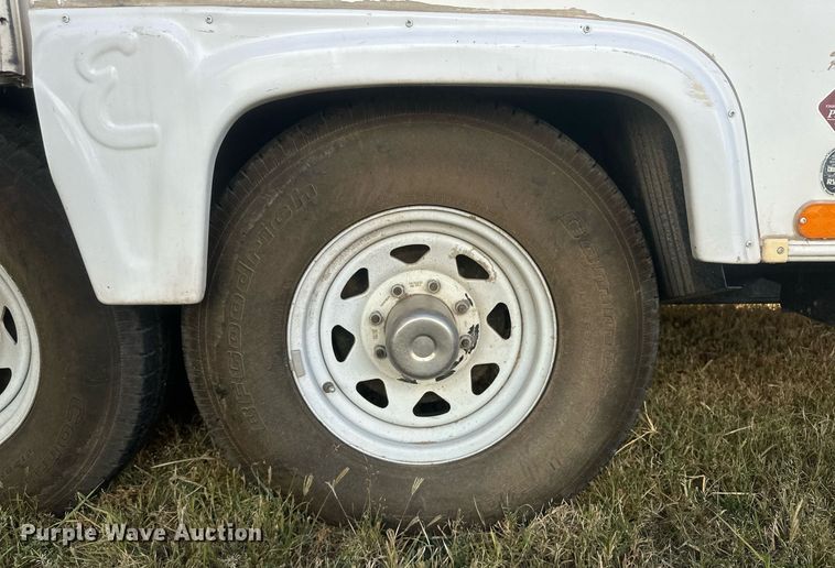 image for item IU9033 2007 Peterson Industries Excel  camper