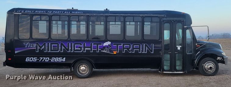 image for item JG9633 2000 International 3400  party bus