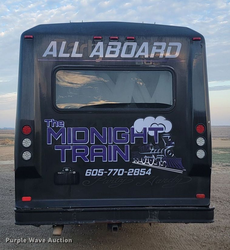 image for item JG9633 2000 International 3400  party bus