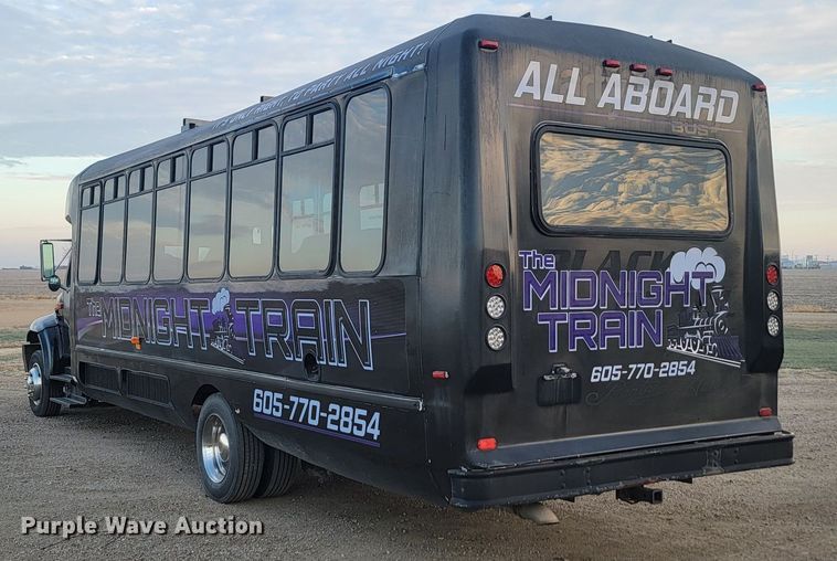 image for item JG9633 2000 International 3400  party bus