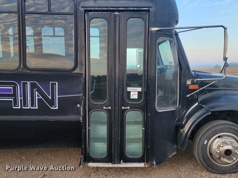 image for item JG9633 2000 International 3400  party bus