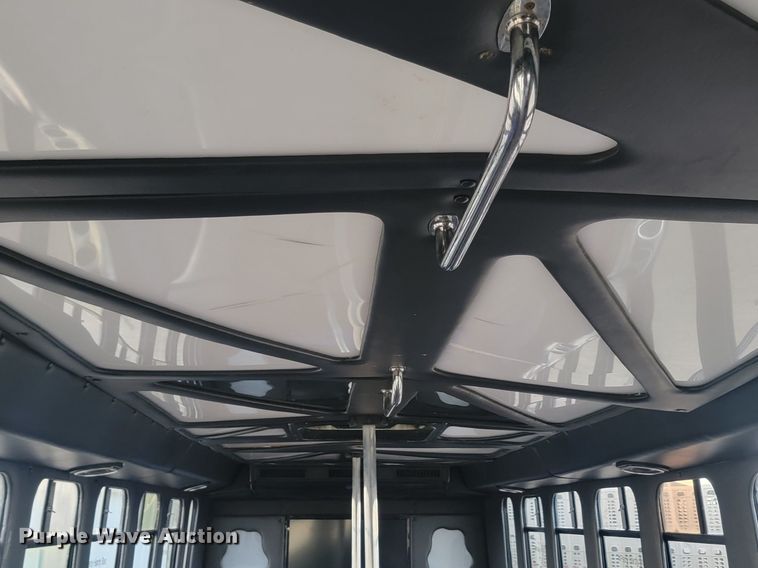 image for item JG9633 2000 International 3400  party bus