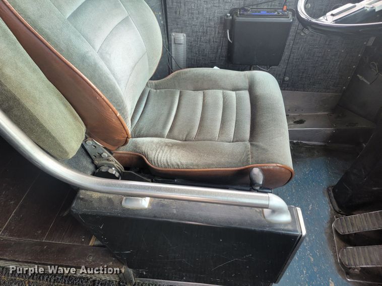 image for item JG9634 1982 MCI MC-9  party bus