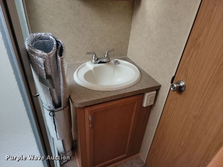 image for item JG9702 2009 Monaco Coach Starwood  camper