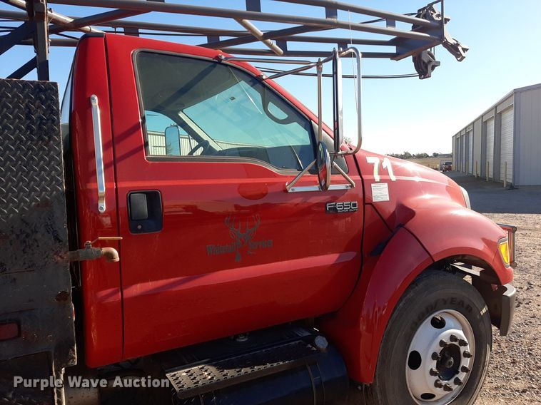 image for item KD9067 2004 Ford F650 Super Duty  drilling rig truck