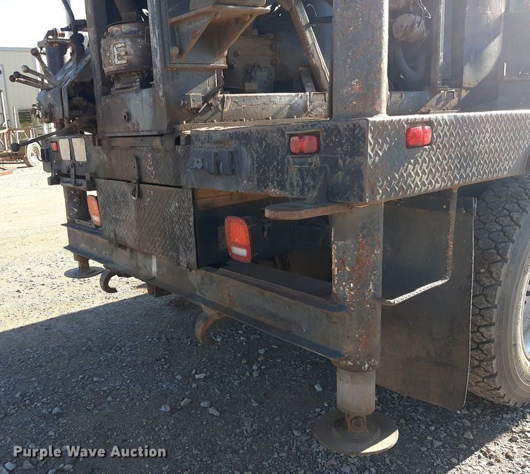 image for item KD9067 2004 Ford F650 Super Duty  drilling rig truck