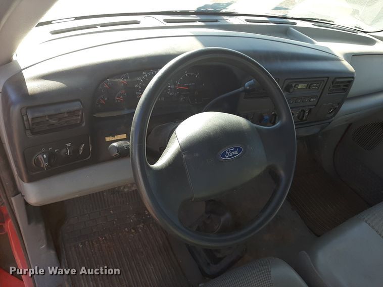 image for item KD9067 2004 Ford F650 Super Duty  drilling rig truck