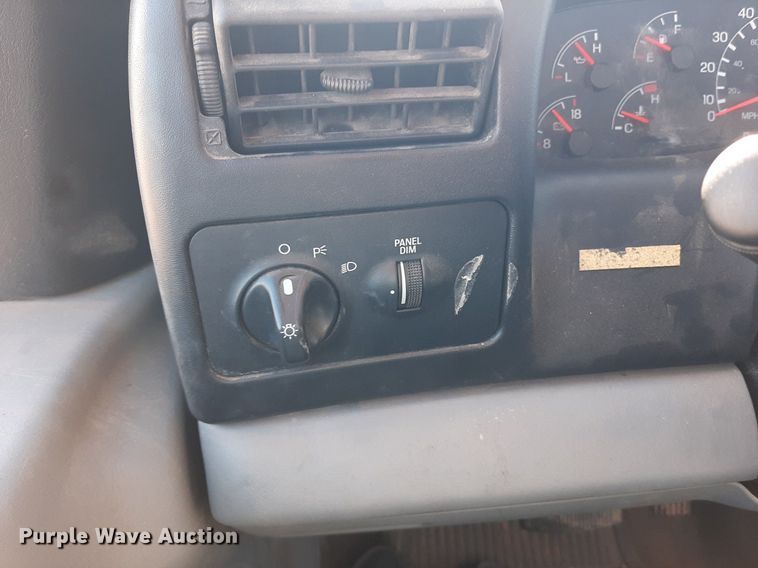 image for item KD9067 2004 Ford F650 Super Duty  drilling rig truck