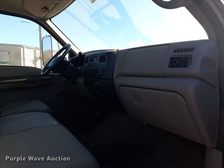 image for item KD9067 2004 Ford F650 Super Duty  drilling rig truck