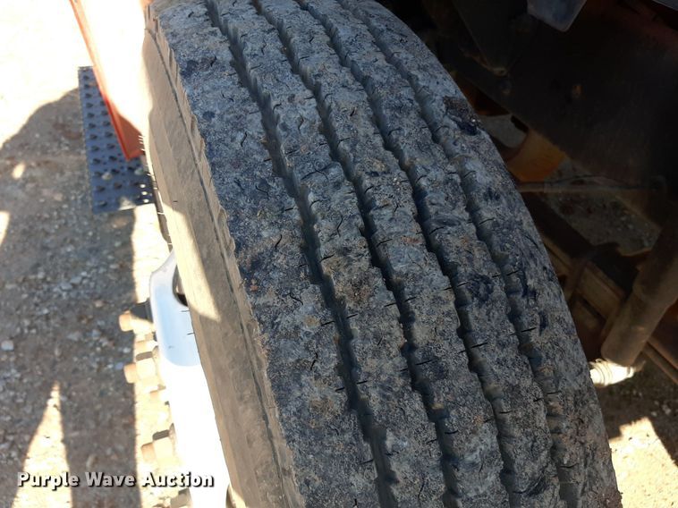 image for item KD9067 2004 Ford F650 Super Duty  drilling rig truck