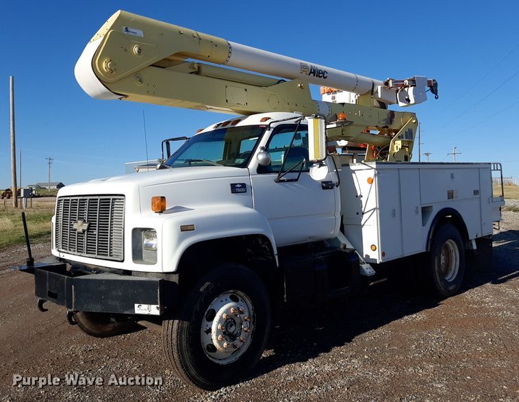 image for item KD9071 2002 Chevrolet C7500  bucket truck