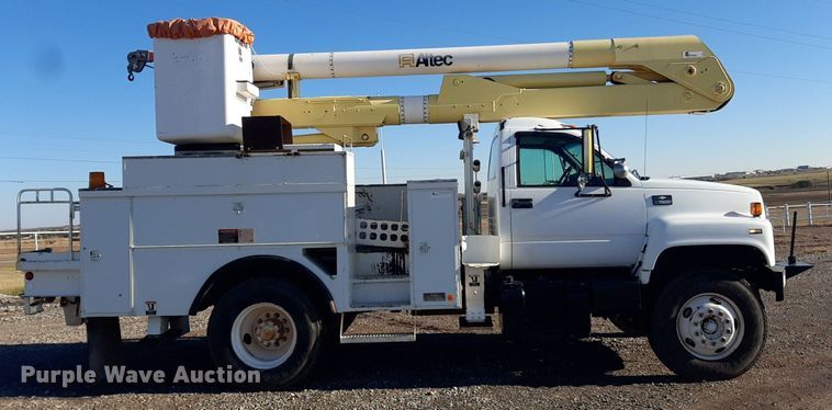 image for item KD9071 2002 Chevrolet C7500  bucket truck
